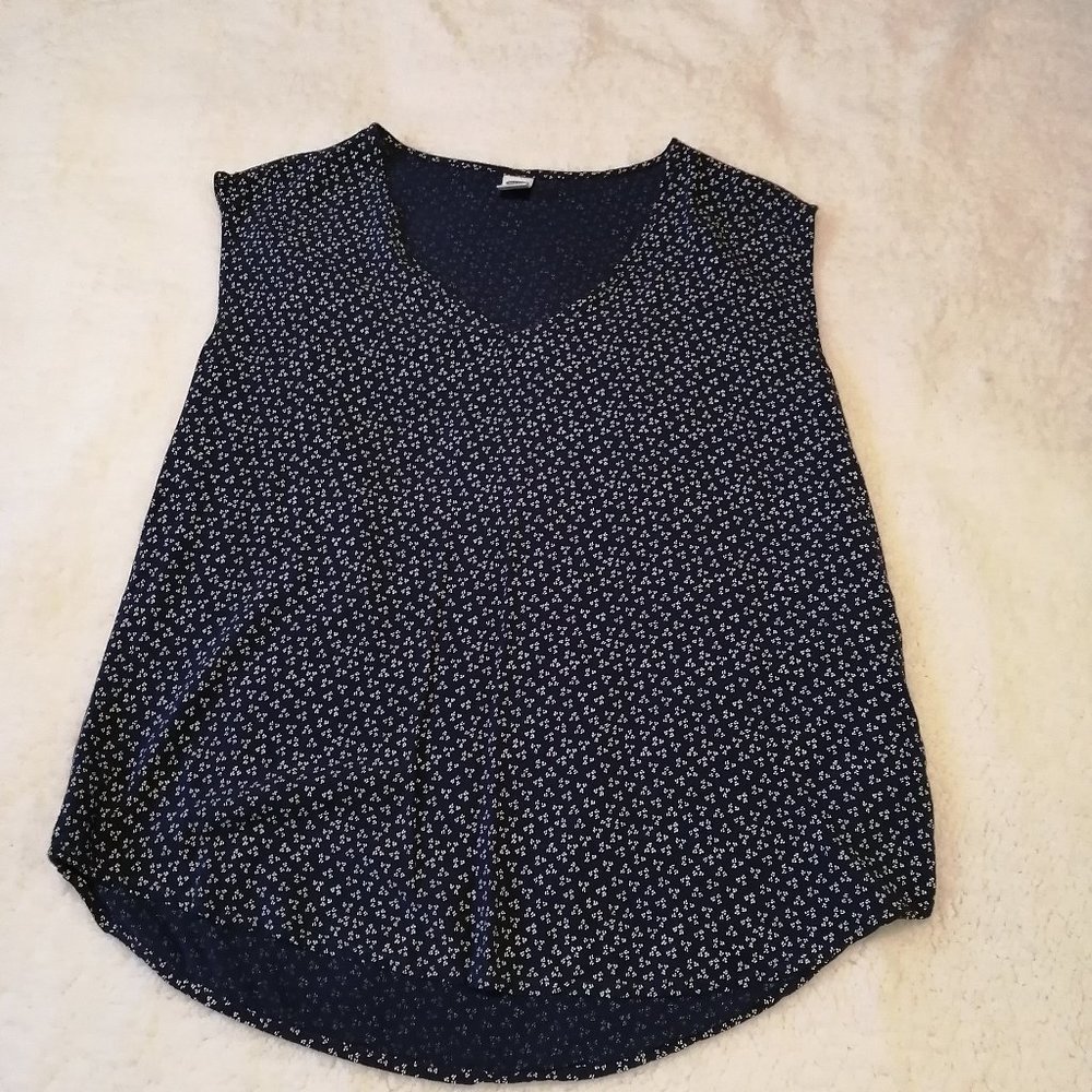 Old Navy blue sleeveless floral dress shirt